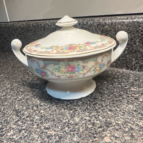 Rare Antique 1920s-30s Mount Clemens Pottery "Mildred" pattern covered sugar bow - Picture 1 of 5